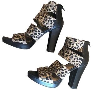 5/$25🐼 Report Animal Print Heels Size 8.5